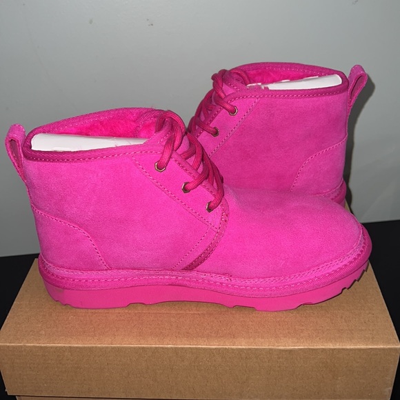 Pink Uggs 💕 - Picture 5 of 6